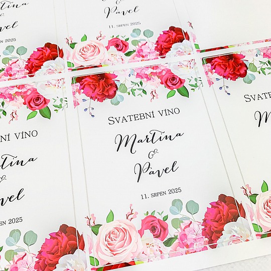 Svadobná etiketa s ružami a pivonkami