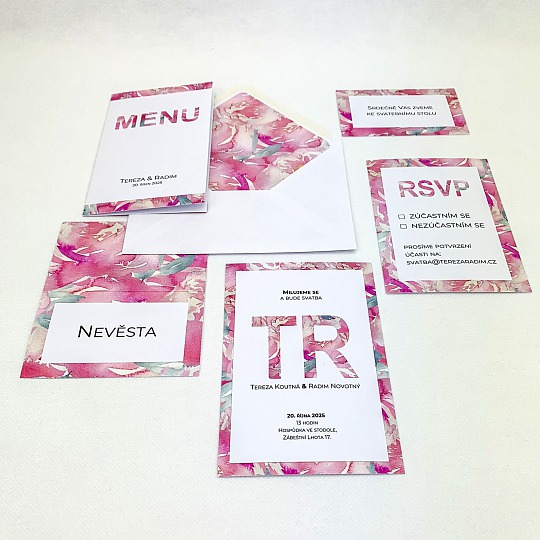 Svadobné menu s akvarelovou kvesbou kvetín