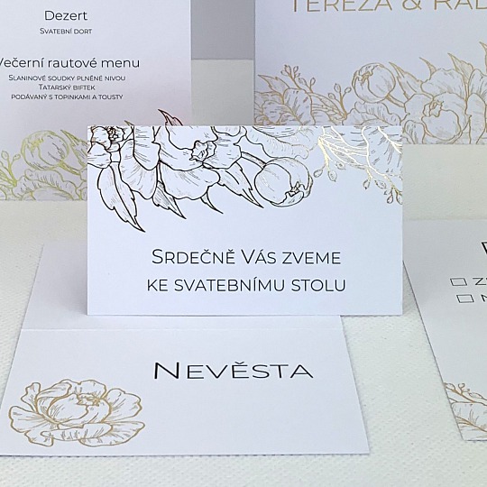 Svadobná pozvánka so zlatou razbou kvetín