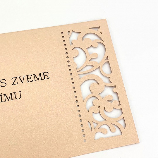 Svadobná pozvánka s krajkovým výrezom