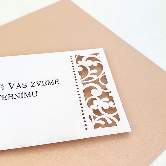 Svadobná pozvánka s krajkovým výrezom